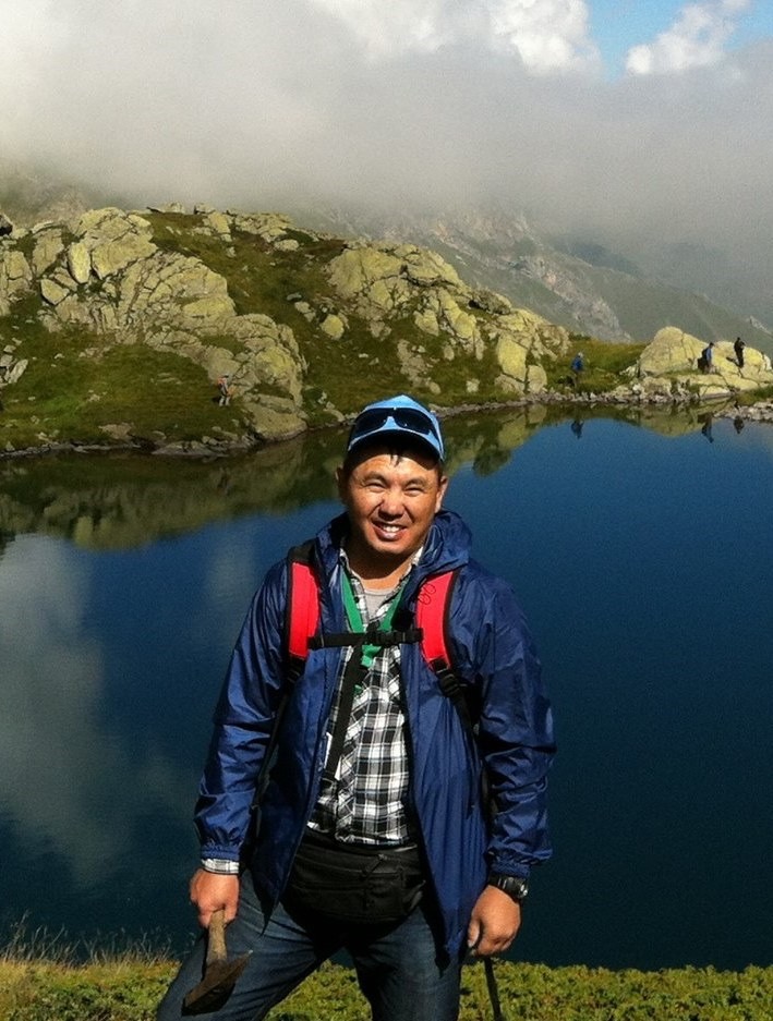 马博在线登录创新论坛第一千八百三十八讲：Tectonic evolution of the high-and ultrahigh-pressure (HP-UHP) metamorphic complexes, Kyrgyz Tianshan Mts.